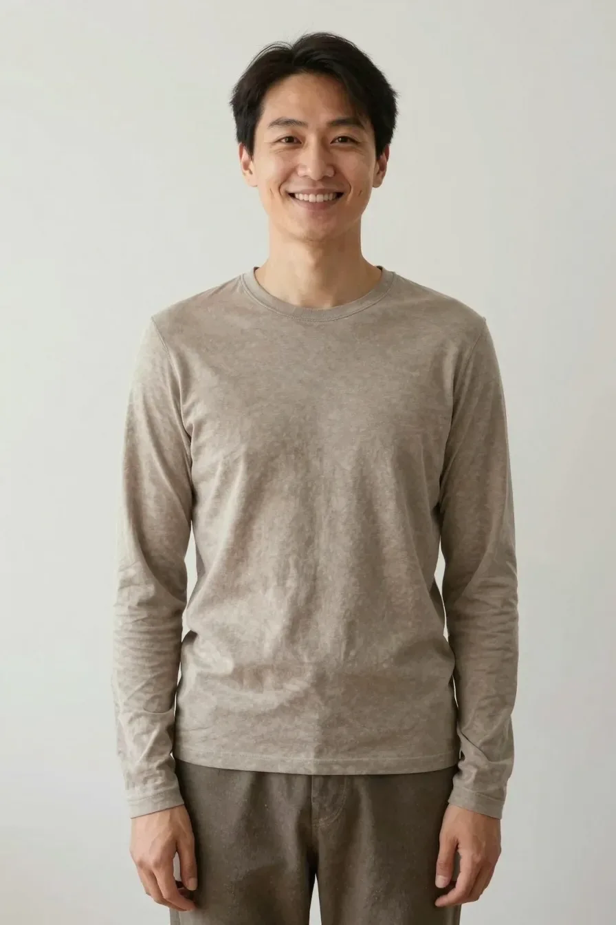 Warm Defined Eyes variant: portrait of a smiling person in a bright room, neutral clothing, clear face, natural expression; no text, no words, no letters, no watermark, no logo. wholesome family-friendly safe-for-work image. If any human appears, use tasteful modest everyday clothing with upper body, shoulders, chest, torso, waist and legs covered, natural simple relatable styling, calm neutral mood, appropriate for a general audience. high quality photorealistic image, sharp focus, natural true-to-life colors, coherent realistic anatomy, exactly two arms per visible person, exactly two hands per visible person, five fingers on each visible hand, one unique natural face per visible person, balanced facial symmetry, one clear main subject, uncluttered background, only props that directly match the article topic and section